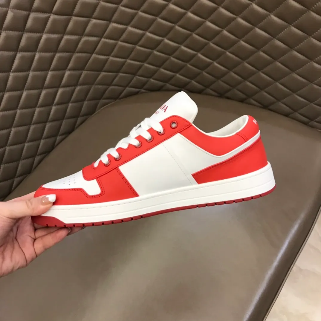 P380 Yuan 38-45 Prada Prada’s new men’s leather sports shoes, the highest version on the market, any comparison is welcome🆚! The original leather has excellent texture and is super high-end! Fetal sheep net lining imported from Italy, removable pad! Luxurious materials and fine workmanship, highly recommended!